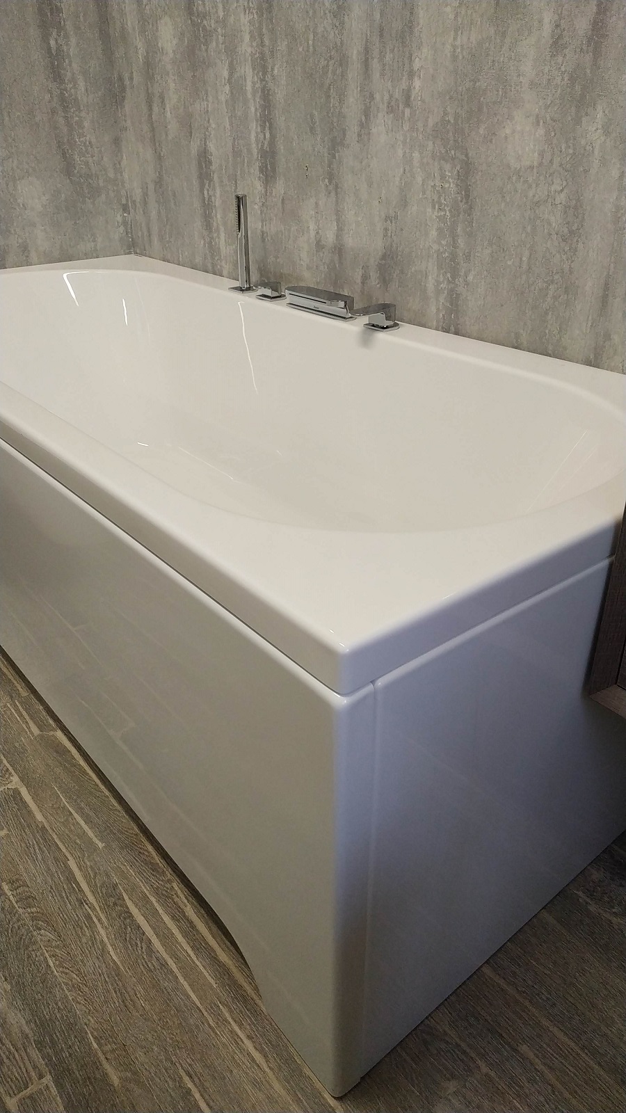 Ванна акриловая 180х80 Ravak CITY с врезанным смесителем C920000000